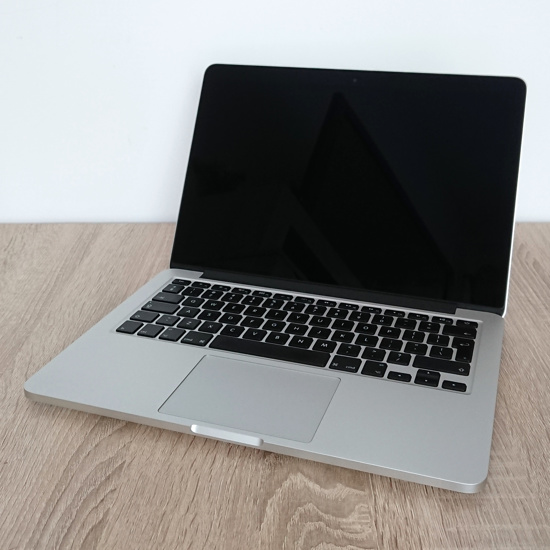 Apple MacBook