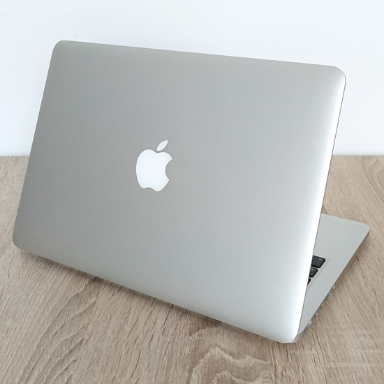 Apple MacBook