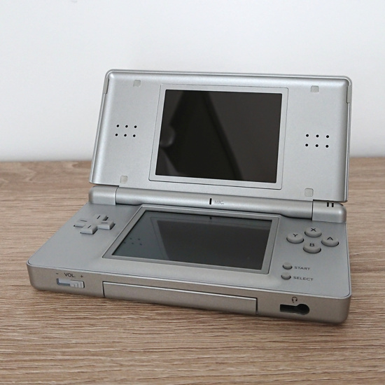 Nintendo DS Lite